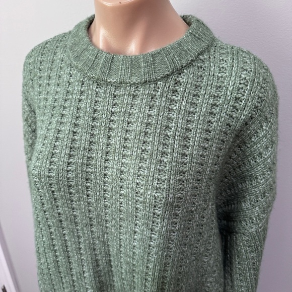 American Eagle Green Cozy Knit Sweater Medium - Picture 2 of 5